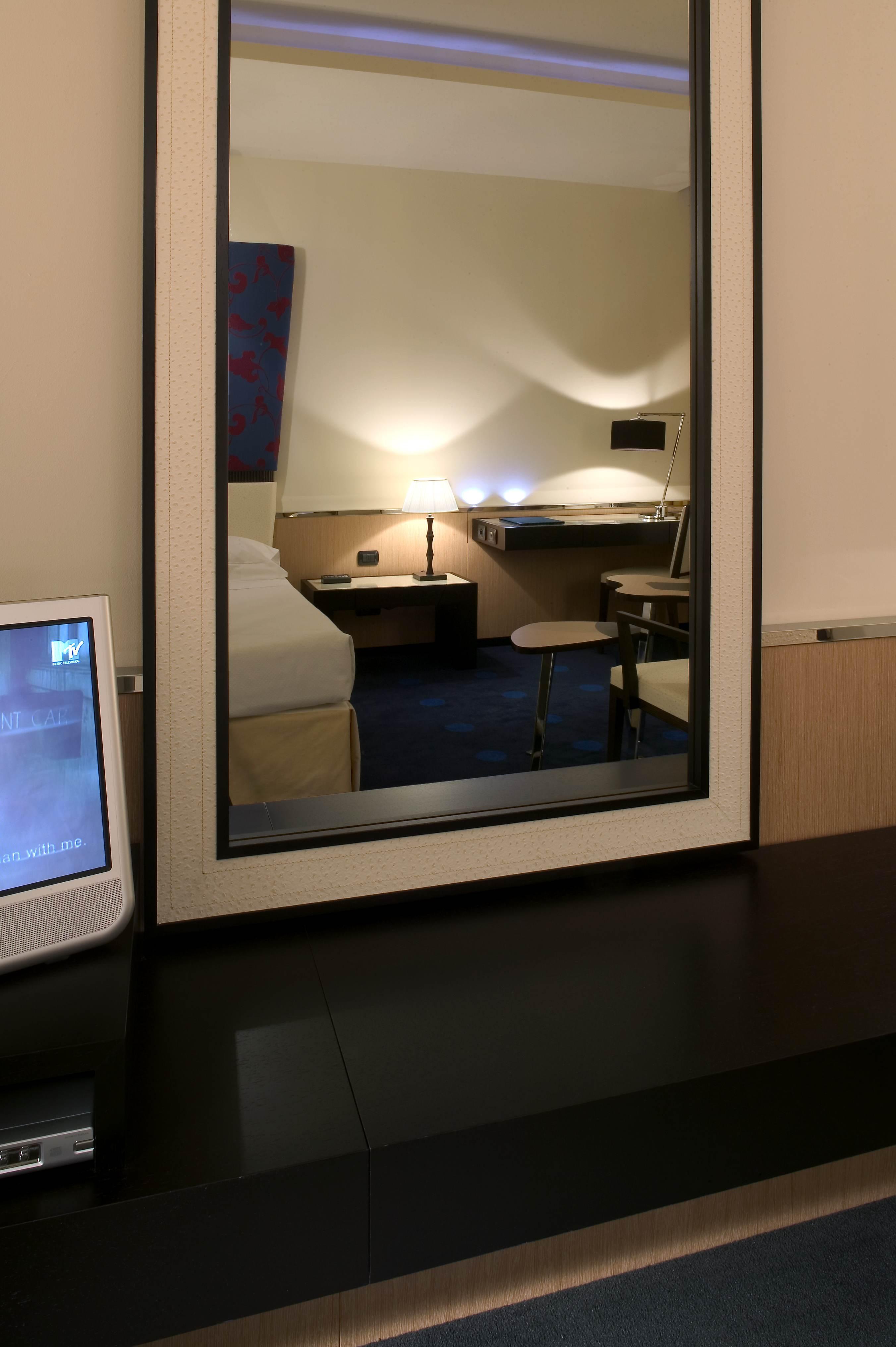 Una Hotels Malpensa Cerro Lago Maggiore Exterior foto