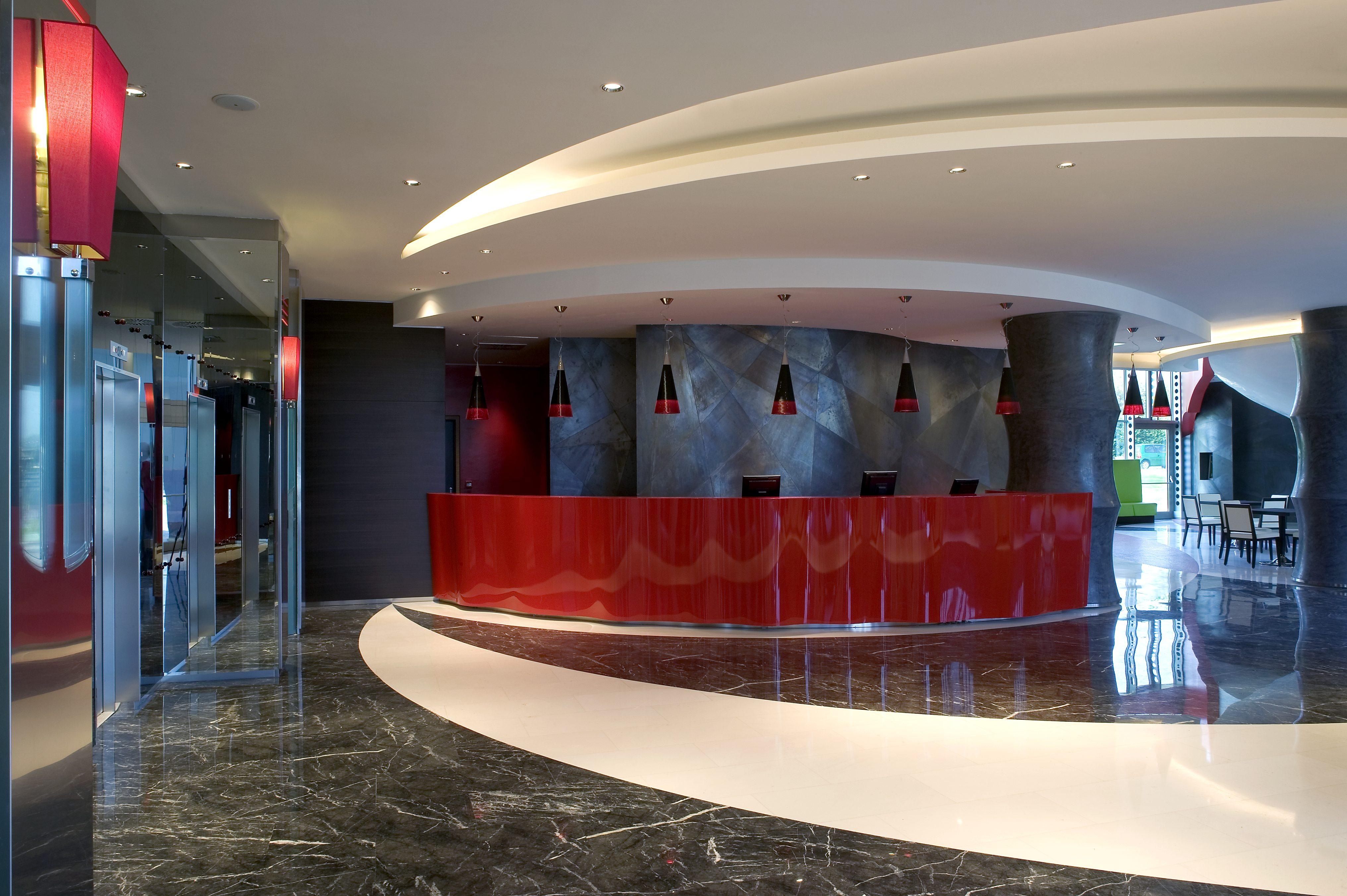 Una Hotels Malpensa Cerro Lago Maggiore Exterior foto
