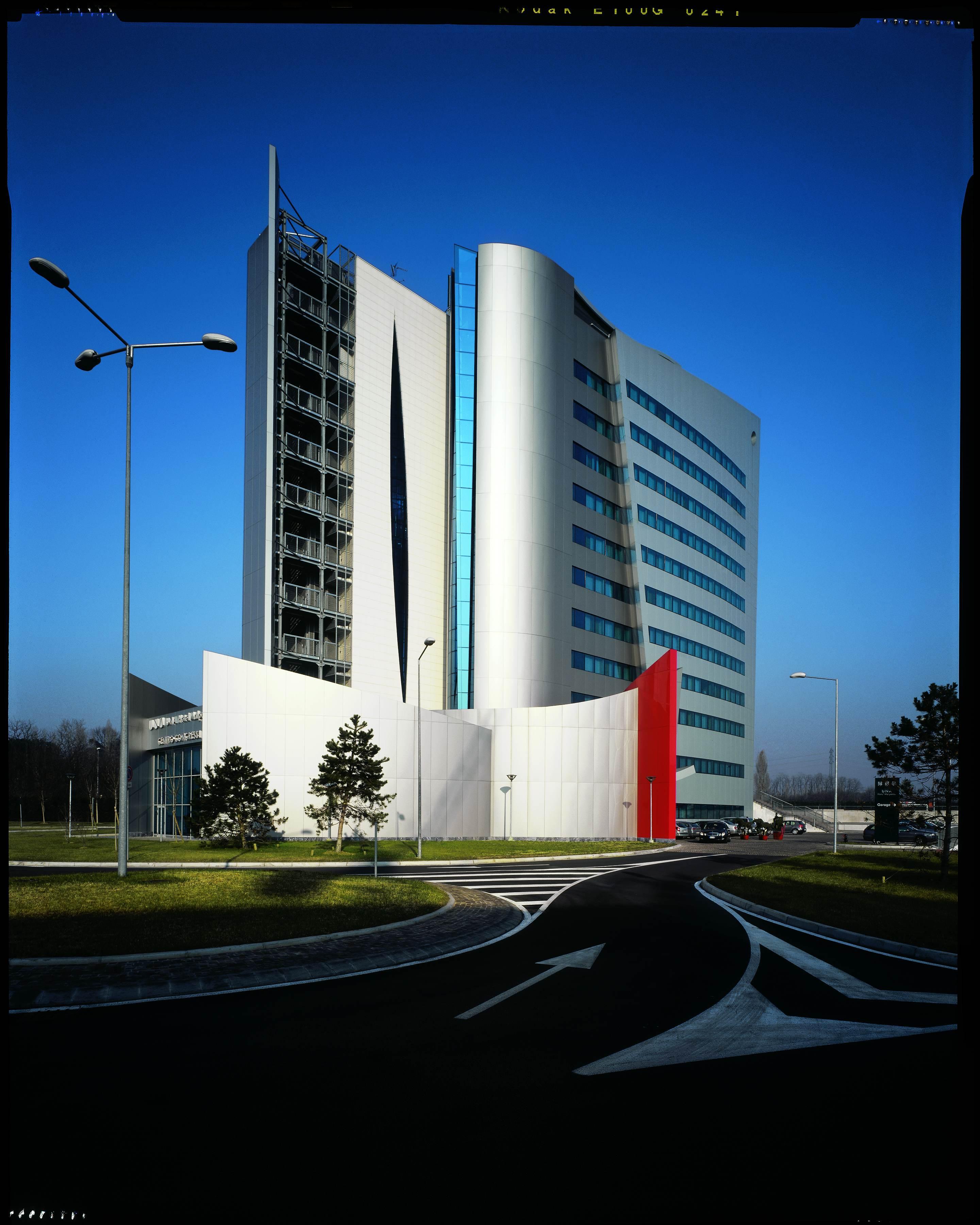 Una Hotels Malpensa Cerro Lago Maggiore Exterior foto