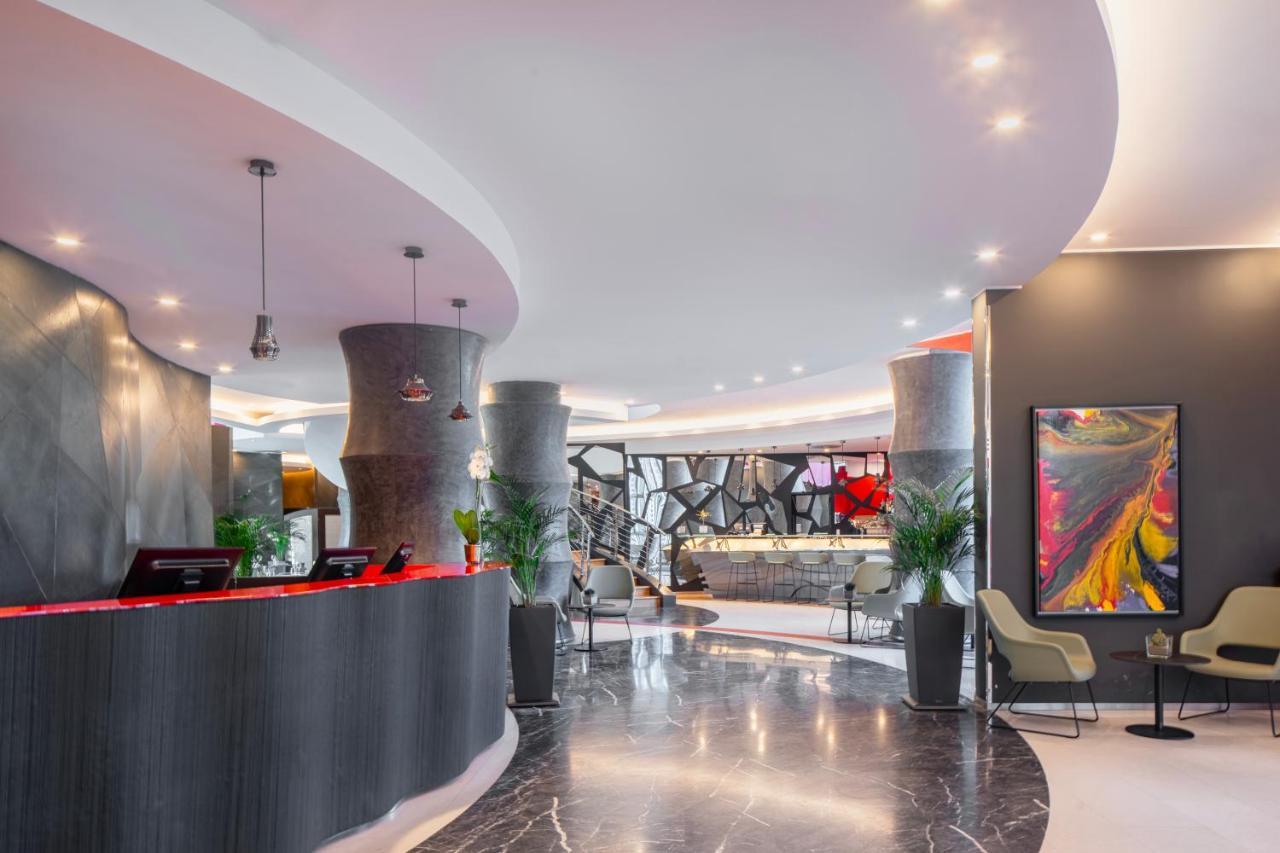 Una Hotels Malpensa Cerro Lago Maggiore Exterior foto