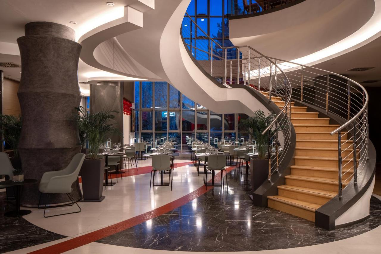 Una Hotels Malpensa Cerro Lago Maggiore Exterior foto