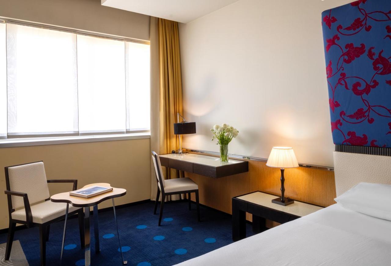 Una Hotels Malpensa Cerro Lago Maggiore Exterior foto